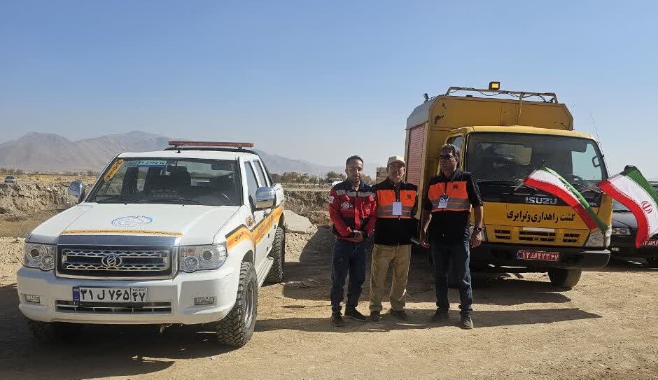 حضور کانون جهانگردی و اتومبیلرانی استان مرکزی در مانور اقتدار آفتاب استان مرکزی